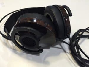 Audioquest NightHawk - semi-åbne over ear høretelefoner closeup